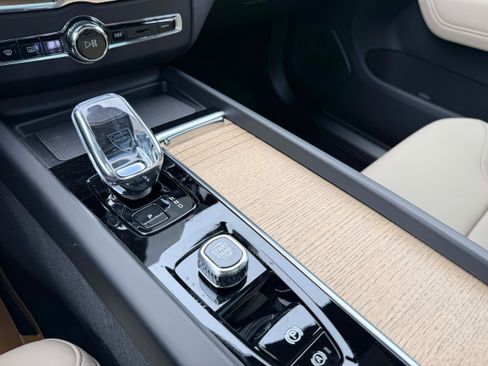 New 2026 Volvo XC60 B5 Plus w/ Protection Package Premier image 24