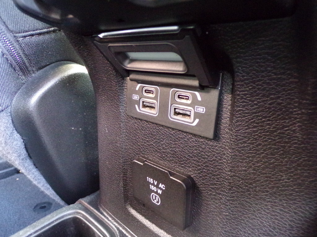 Used 2021 Jeep Wrangler Unlimited Sahara AWD/4WD image 9