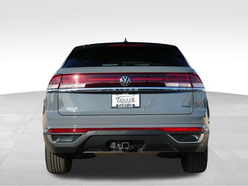 Used 2025 Volkswagen Atlas Cross Sport SE image 6