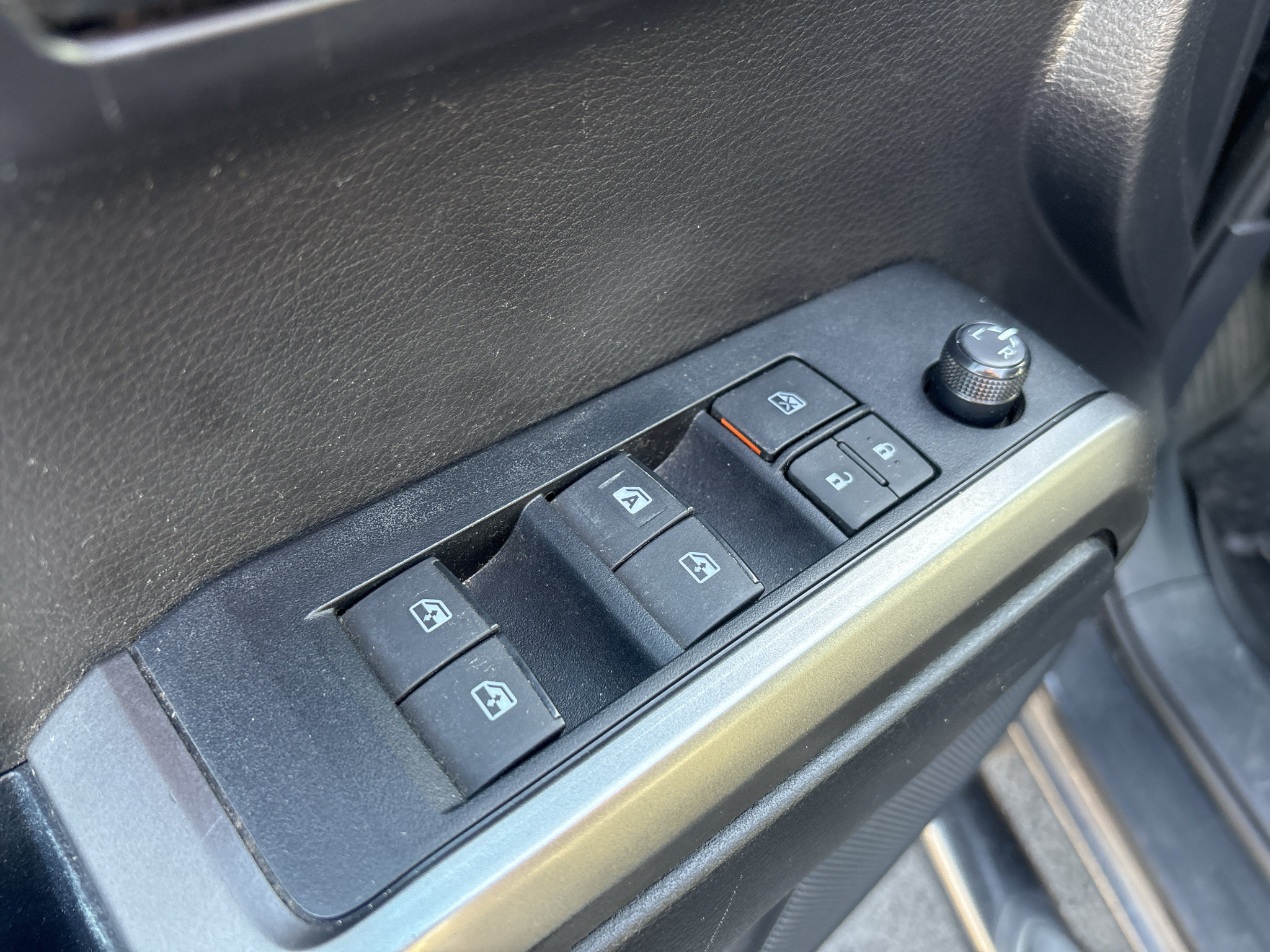 Used 2020 Toyota Tacoma SR5 AWD/4WD image 11