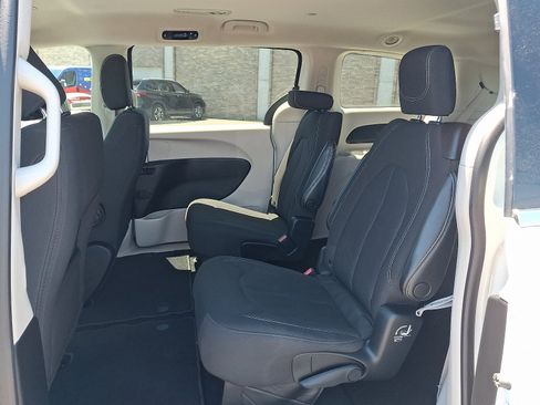 Certified 2023 Chrysler Voyager LX FWD image 11