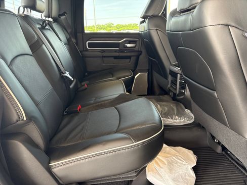 New 2026 RAM 2500 Laramie AWD/4WD image 19