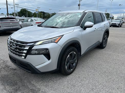 Used 2025 Nissan Rogue SV FWD image 1