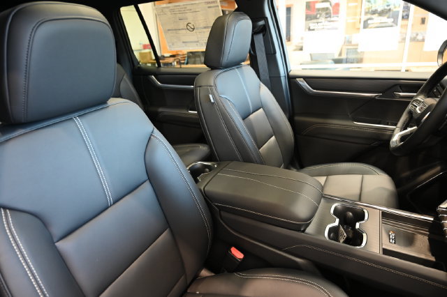 New 2027 GMC Acadia Elevation w/ Black Edition FWD image 8