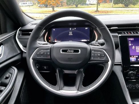 Used 2025 Jeep Grand Cherokee L Laredo w/ Luxury Tech Group I image 5