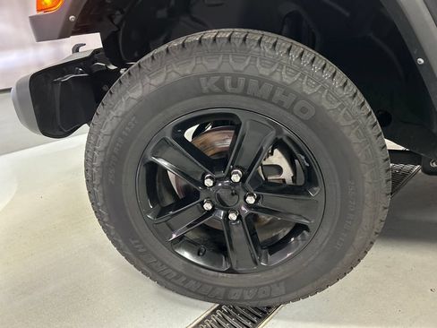 Used 2021 Jeep Wrangler Unlimited Sahara AWD/4WD image 9