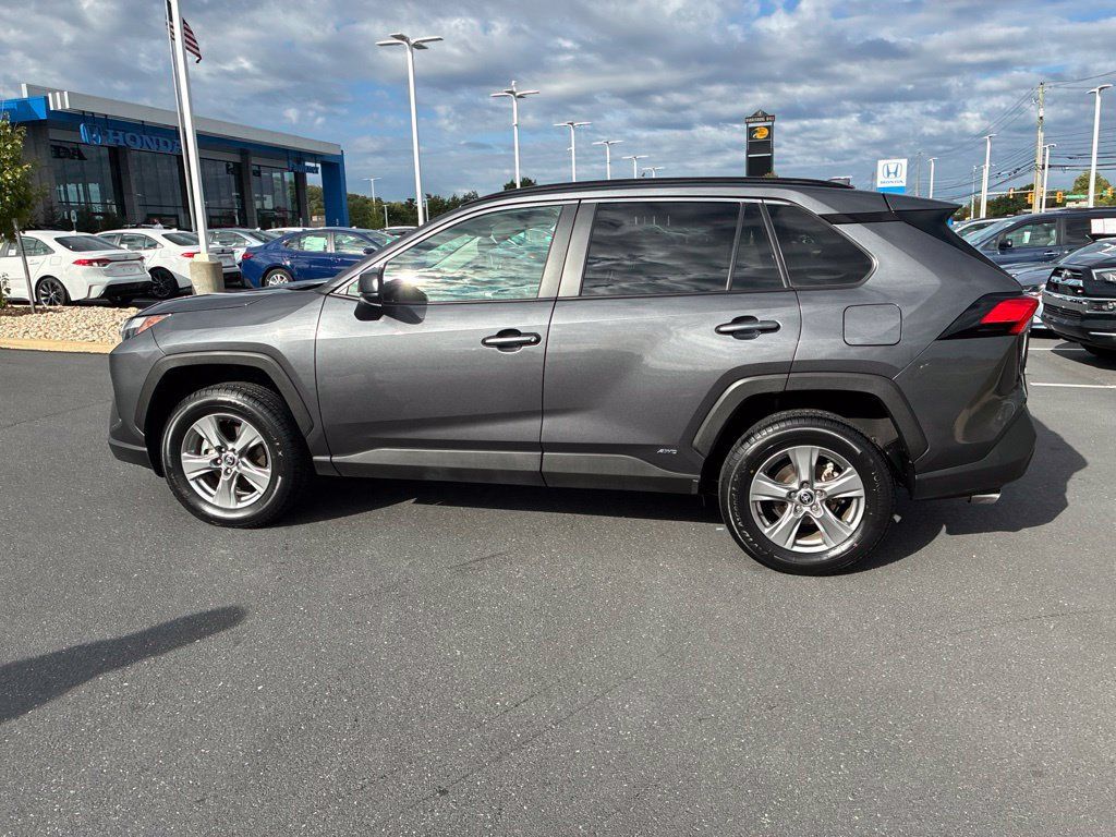 Used 2025 Toyota RAV4 LE AWD/4WD image 14