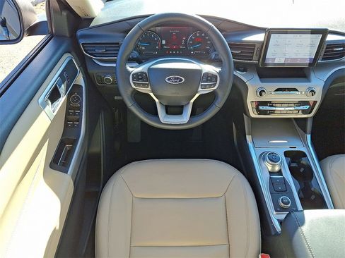 Used 2022 Ford Explorer XLT w/ Equipment Group 202A image 11