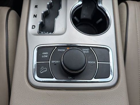 Used 2011 Jeep Grand Cherokee Overland image 37