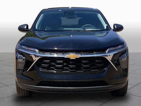Used 2025 Chevrolet Trax LS FWD image 4