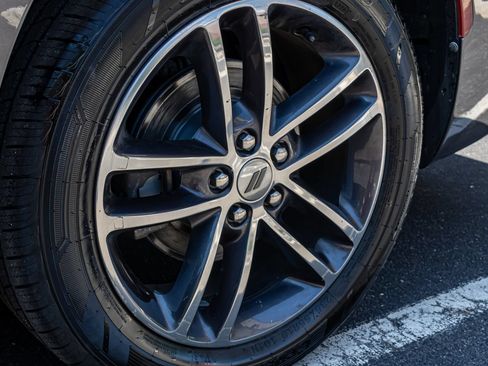 Used 2019 Dodge Charger SXT AWD/4WD image 6