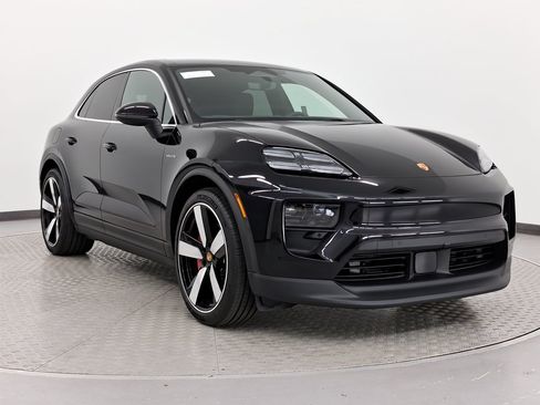 Used 2025 Porsche Macan 4S Electric AWD/4WD image 7