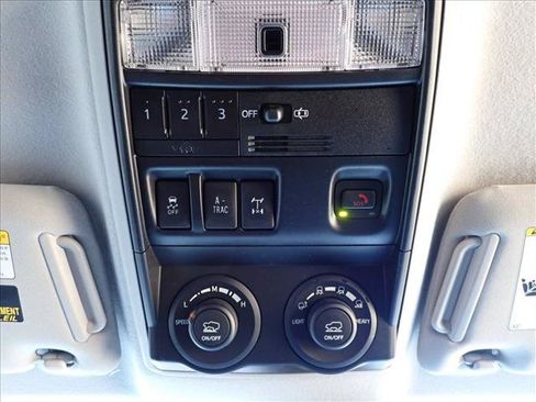 Used 2021 Toyota 4Runner TRD Off-Road Premium AWD/4WD image 23