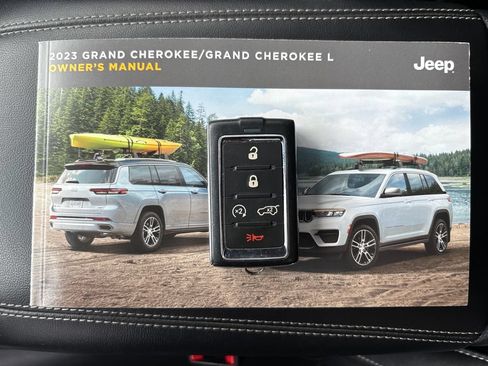 Used 2023 Jeep Grand Cherokee 4WD 4xe w/ Luxury Tech Group II image 23