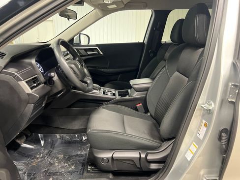 Used 2024 Mitsubishi Outlander ES image 12