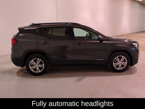 Used 2019 GMC Terrain SLE w/ Driver Convenience Package image 3