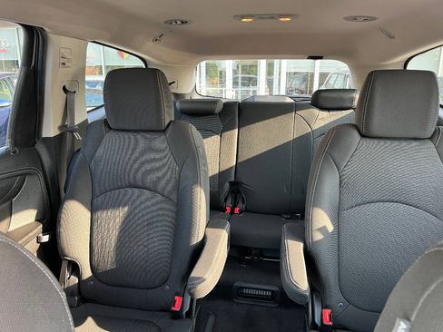 Used 2014 Chevrolet Traverse LT FWD image 16
