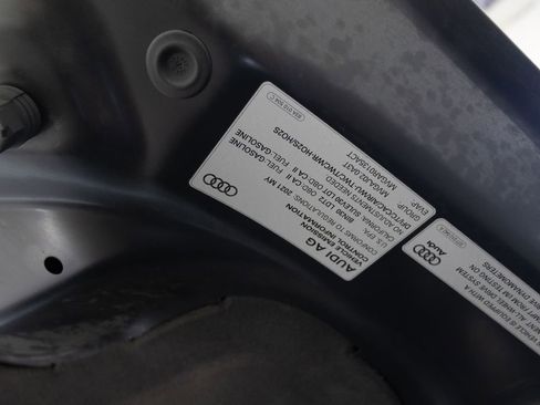 Used 2021 Audi Q3 2.0T Premium w/ Convenience Package AWD/4WD image 35