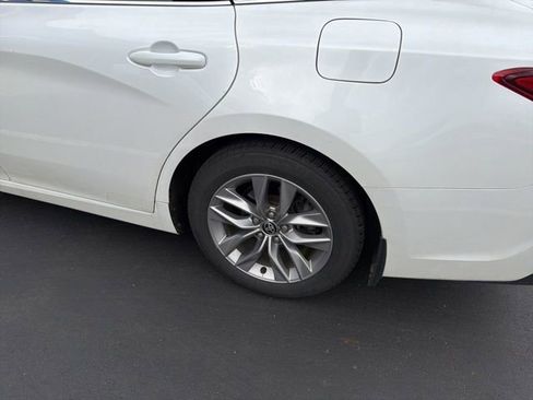 Used 2022 Toyota Avalon XLE image 7