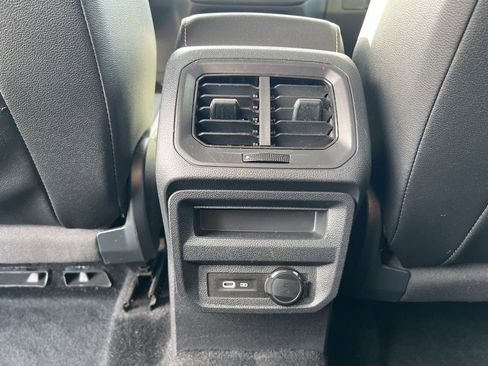 Used 2023 Volkswagen Tiguan SE image 27