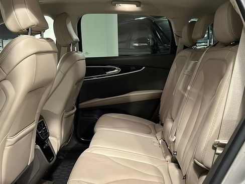 Used 2023 Lincoln Nautilus Reserve AWD/4WD image 25