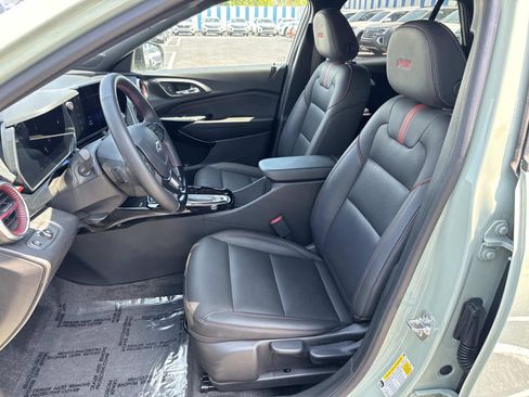 Used 2024 Chevrolet Trax RS w/ Sunroof Package image 22