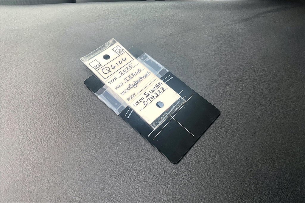 Used 2025 Tesla Cybertruck AWD Crew Cab image 10