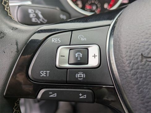 Used 2023 Volkswagen Taos SE w/ Panoramic Sunroof Package image 18