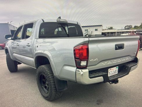 Used 2018 Toyota Tacoma SR5 AWD/4WD image 8