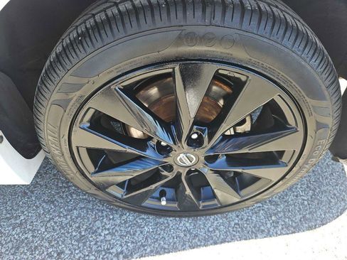 Used 2018 Nissan Sentra SR w/ SR Midnight Edition Package FWD image 34