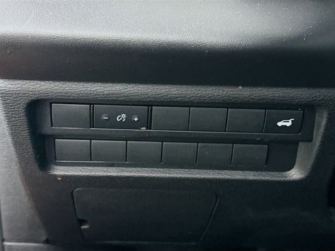 Used 2024 Mitsubishi Outlander SE image 16