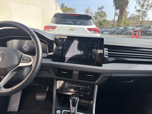 Used 2025 Volkswagen Jetta SE image 18