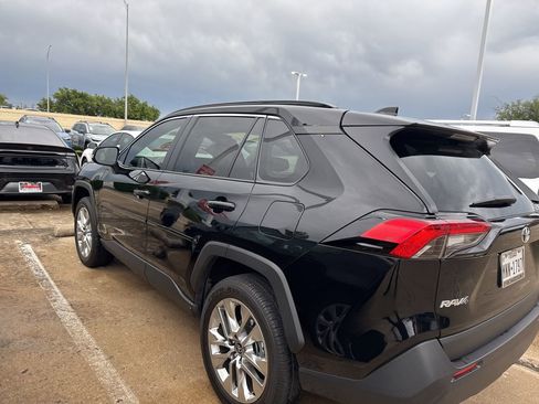 Used 2025 Toyota RAV4 XLE Premium image 4