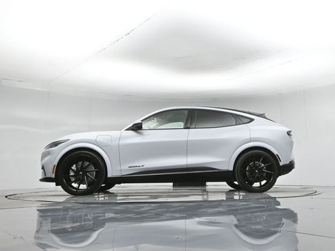 Used 2021 Ford Mustang Mach-E Premium image 7