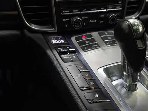 Used 2013 Porsche Panamera 4 image 27