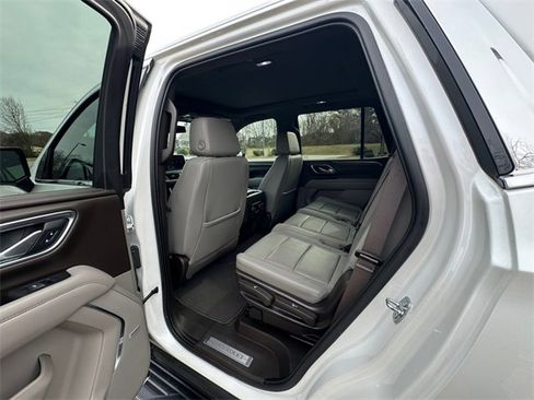 Used 2022 Chevrolet Tahoe LT w/ LT Signature Package image 19