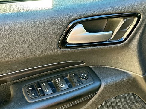 Used 2023 Dodge Durango SXT image 15