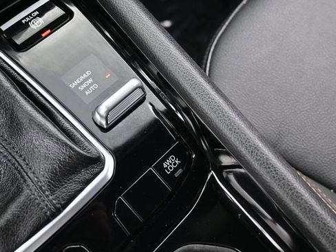 Used 2023 Jeep Compass Limited image 26