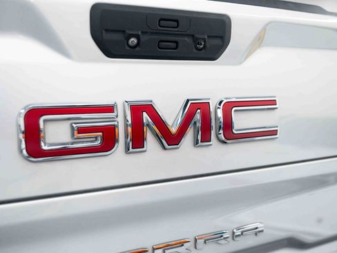 Used 2022 GMC Sierra 1500 SLT w/ SLT Premium Plus Package AWD/4WD image 41