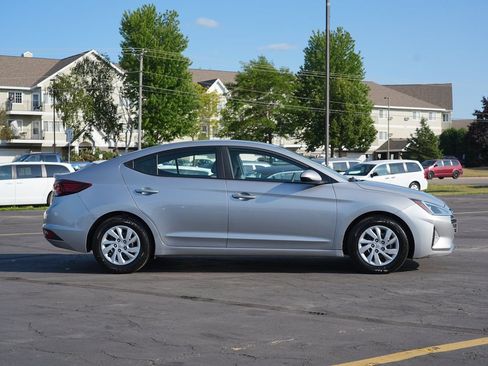 Used 2020 Hyundai Elantra SE FWD image 2
