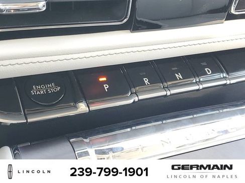 New 2025 Lincoln Aviator AWD w/ Equipment Group 101A image 25