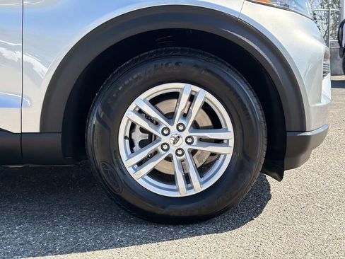 Used 2024 Ford Explorer XLT RWD image 27