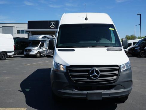 Used 2024 Mercedes-Benz Sprinter 2500 image 2