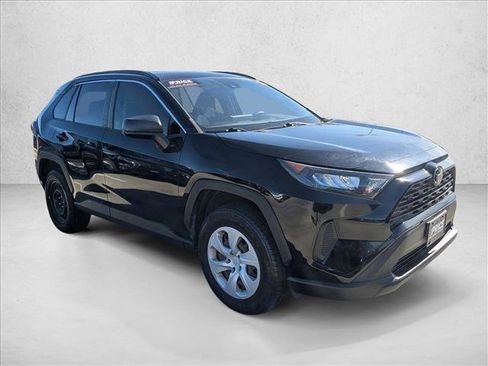 Used 2019 Toyota RAV4 LE image 3