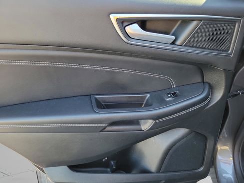 Used 2023 Ford Edge Titanium image 8
