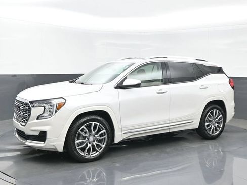 Used 2022 GMC Terrain Denali w/ Denali Premium Package AWD/4WD image 2