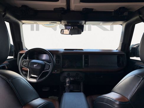 Used 2024 Ford Bronco Outer Banks AWD/4WD image 3