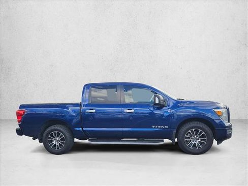 Used 2021 Nissan Titan SV w/ SV Convenience Package image 4
