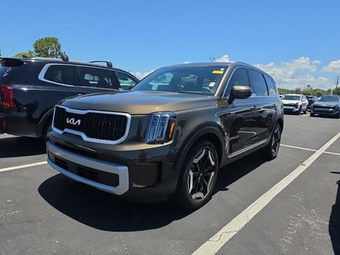 Certified 2024 Kia Telluride EX FWD image 4