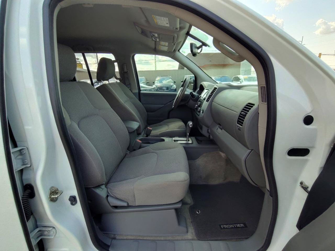 Used 2017 Nissan Frontier SV w/ SV Value Truck Package RWD image 40